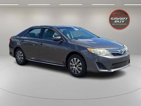 Used 2013 Toyota Camry LE FWD image 4