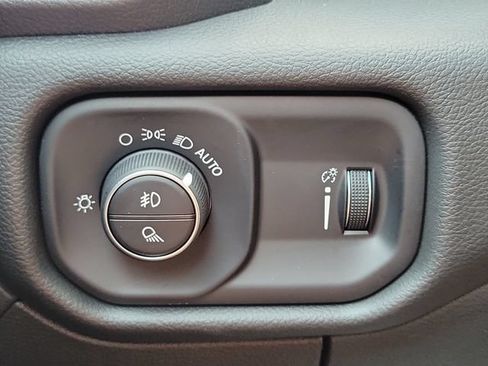 Used 2025 RAM 1500 Big Horn RWD image 28