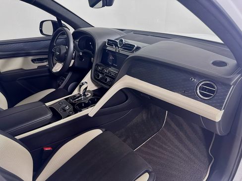 Certified 2023 Bentley Bentayga AWD/4WD image 28