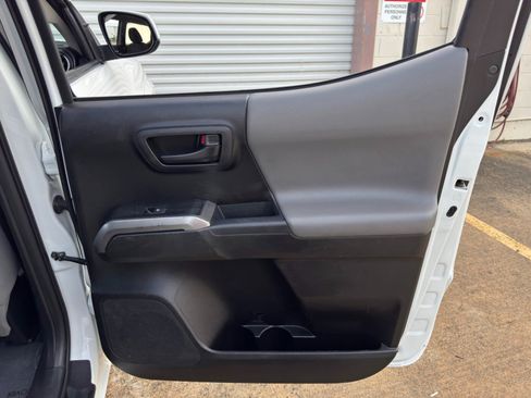 Used 2021 Toyota Tacoma SR5 RWD image 37