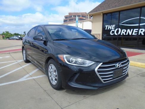 Used 2018 Hyundai Elantra SE FWD image 1