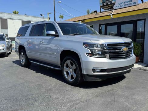 Used 2018 Chevrolet Suburban Premier image 3