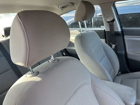 Used 2018 Hyundai Elantra SE image 15