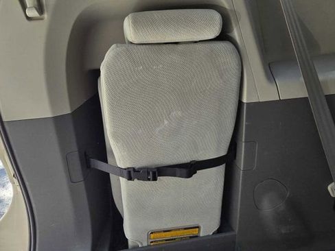 Used 2011 Toyota Sienna LE image 33