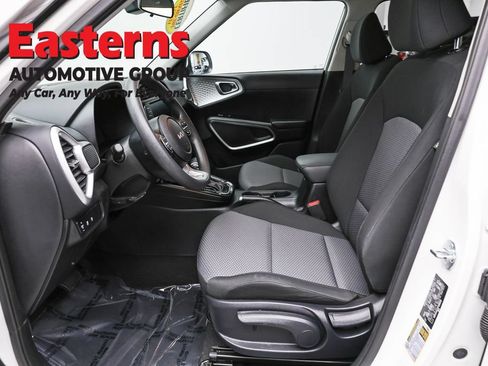 Used 2023 Kia Soul LX w/ Option Group 015 FWD image 14