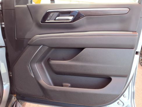 Used 2025 Chevrolet Tahoe LT AWD/4WD image 23