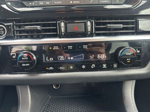 Used 2024 Nissan Pathfinder SV FWD image 10