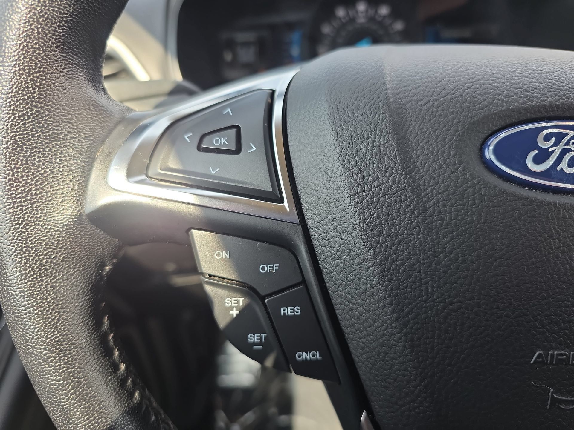 Used 2023 Ford Edge SEL AWD/4WD image 16