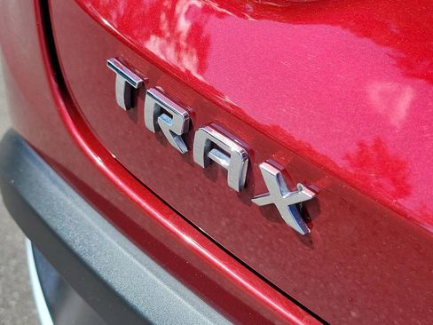 Used 2025 Chevrolet Trax LT FWD image 7