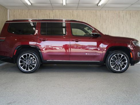 Used 2022 Jeep Wagoneer Series III w/ Premium Group I RWD image 5