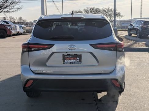 Used 2024 Toyota Highlander LE image 7