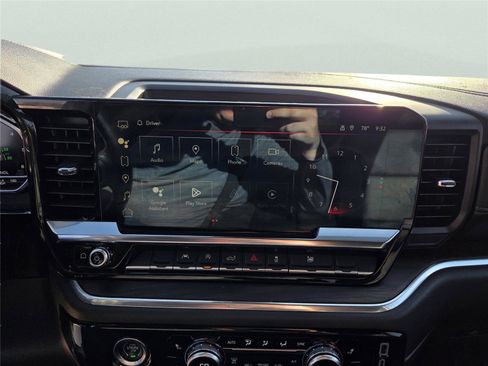 Used 2024 GMC Sierra 1500 SLT image 15