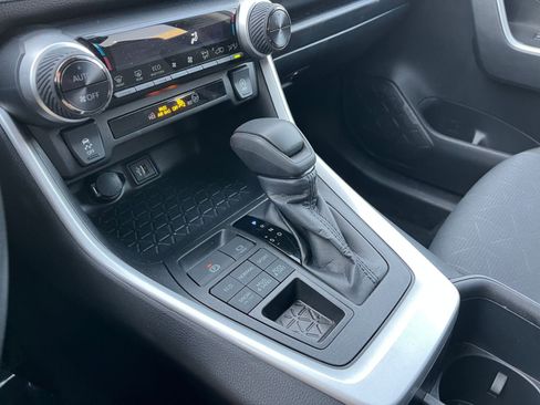 Used 2025 Toyota RAV4 XLE image 41