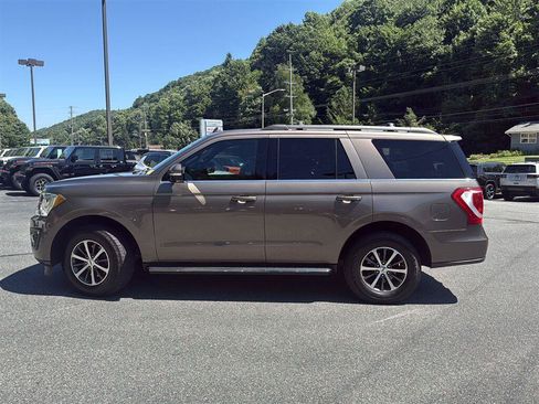Used 2019 Ford Expedition XLT w/ Equipment Group 202A AWD/4WD image 5