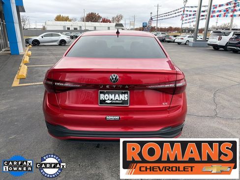 Used 2025 Volkswagen Jetta SE image 4