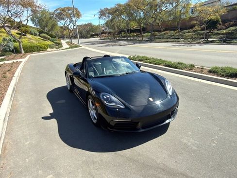 Used 2017 Porsche 718 Boxster image 11