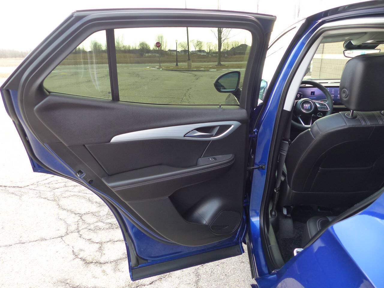 Used 2025 Buick Envision Avenir AWD/4WD image 34
