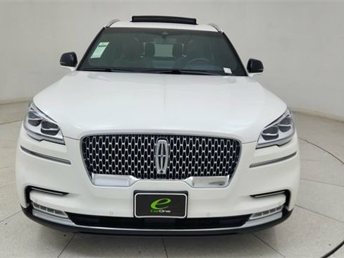 Used 2020 Lincoln Aviator Reserve w/ Equipment Group 202A image 2