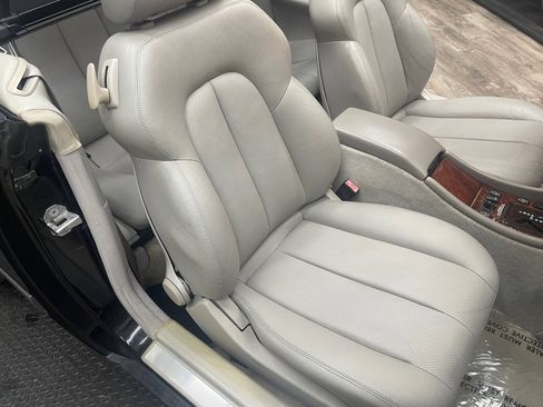 Used 1999 Mercedes-Benz CLK 320 Cabriolet image 32