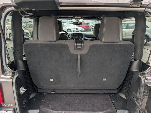 Used 2016 Jeep Wrangler Rubicon w/ Power Convenience Group AWD/4WD image 17