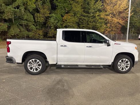 Used 2022 Chevrolet Silverado 1500 LTZ image 9