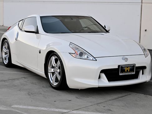 Used 2010 Nissan 370Z Coupe image 9