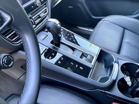 Used 2023 Porsche Macan S AWD/4WD image 16