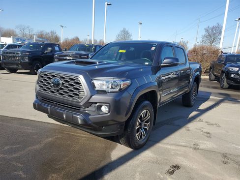 Certified 2023 Toyota Tacoma TRD Sport image 2