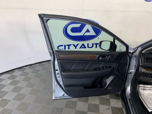 Used 2019 Subaru Outback 2.5i Limited AWD/4WD image 14