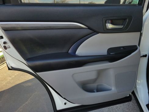 Used 2019 Toyota Highlander Limited image 8