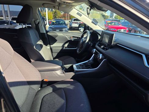 Used 2022 Toyota RAV4 XLE image 11