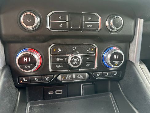 Used 2022 GMC Yukon SLT w/ SLT Luxury Package image 18