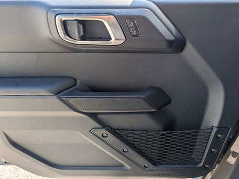 New 2025 Ford Bronco Badlands image 11