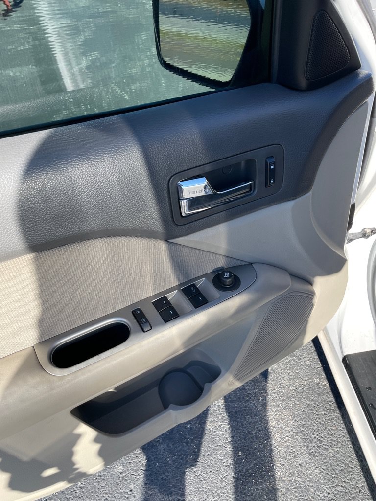 Used 2010 Ford Fusion Hybrid FWD image 11