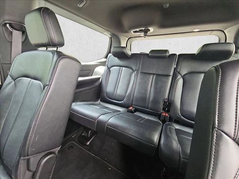 Used 2024 Jeep Wagoneer Series II w/ Flexible Seating Group RWD image 17