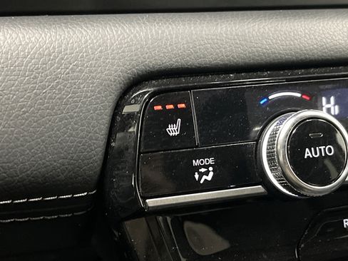 Used 2023 Honda Pilot Touring image 8
