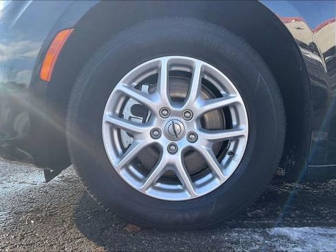 Used 2024 Chrysler Voyager LX image 9