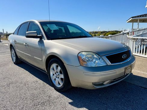 Used 2005 Ford Five Hundred SEL image 3