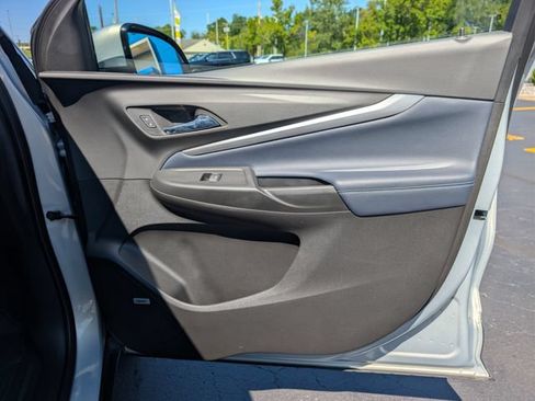 Used 2023 Chevrolet Bolt EUV Premier w/ Sun & Sound Package FWD image 13