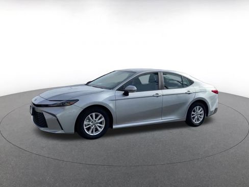 Used 2025 Toyota Camry LE image 8