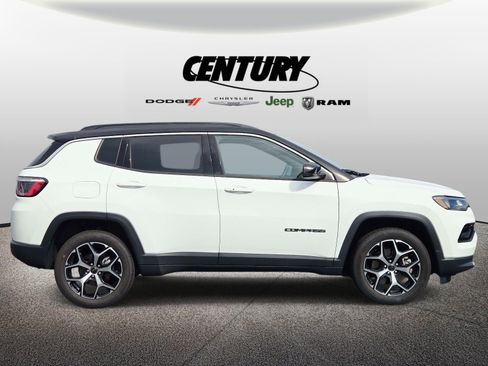 Used 2025 Jeep Compass Limited AWD/4WD image 2