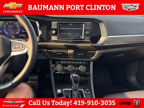 Used 2022 Volkswagen Jetta SE FWD image 17