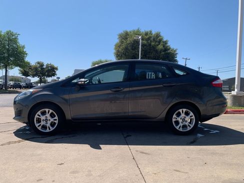 Used 2015 Ford Fiesta SE image 5