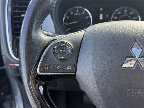Used 2017 Mitsubishi Outlander SEL image 16