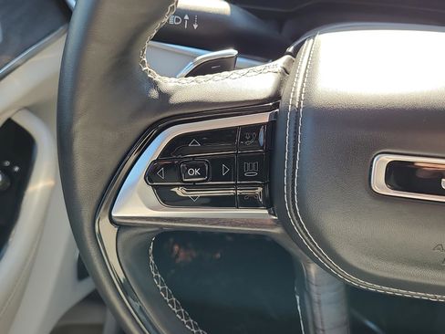 Used 2022 Jeep Grand Cherokee Overland w/ Advanced Protech Group III image 14