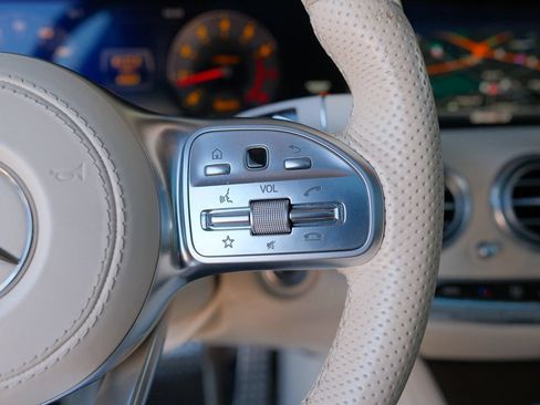 Used 2019 Mercedes-Benz S 560 Sedan image 19