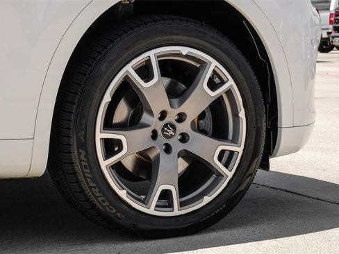 Used 2019 Maserati Levante Base image 65