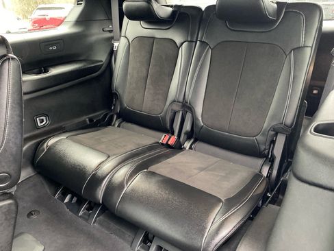 Used 2023 Jeep Grand Cherokee L Laredo image 23