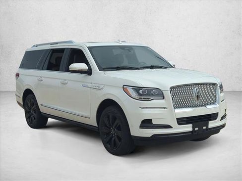 Used 2023 Lincoln Navigator L Reserve image 3