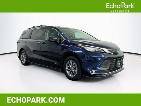 Used 2021 Toyota Sienna XLE AWD/4WD image 1